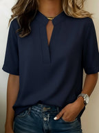 Margaux | Blouse Chic à Col en V et Détail Doré - Lene & Roth